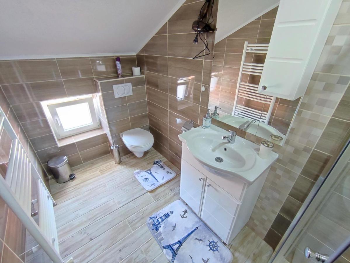 Apartman Toni Gračac エクステリア 写真