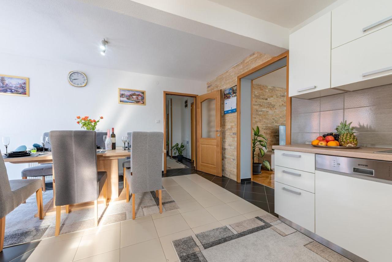 Apartman Toni Gračac エクステリア 写真