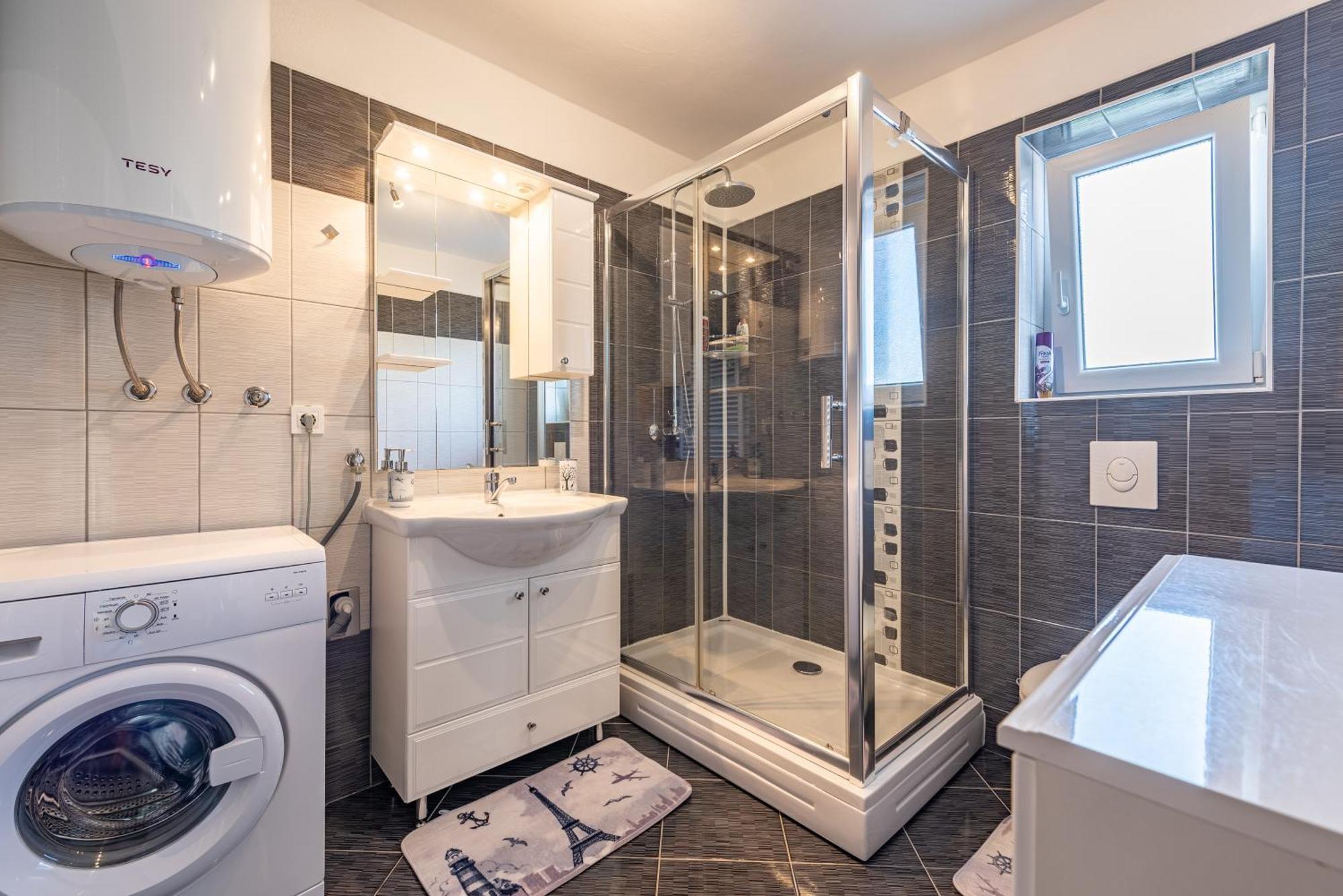 Apartman Toni Gračac エクステリア 写真