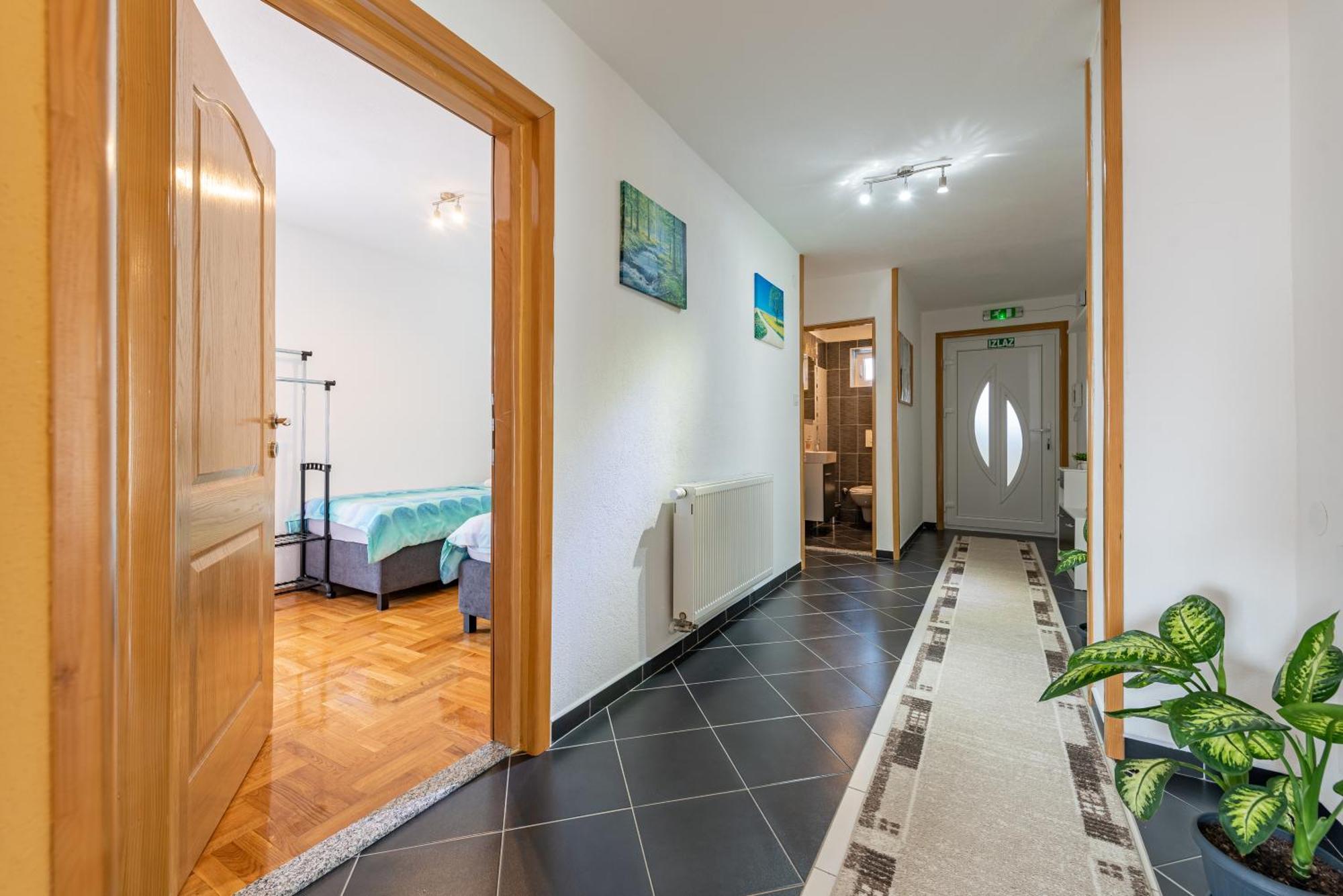Apartman Toni Gračac エクステリア 写真