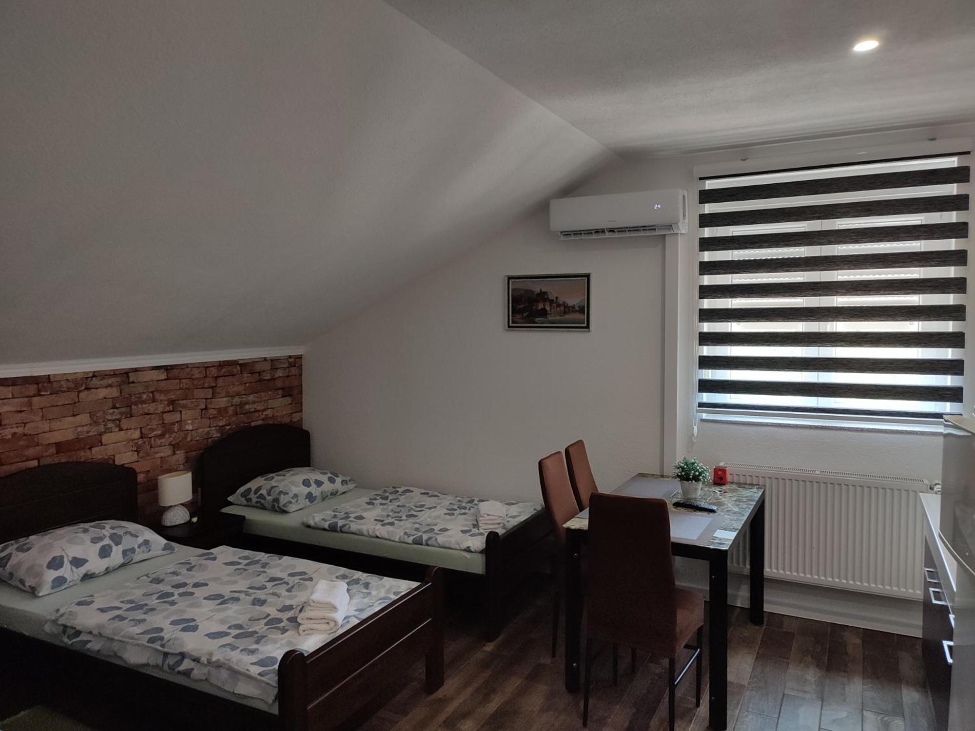 Apartman Toni Gračac エクステリア 写真
